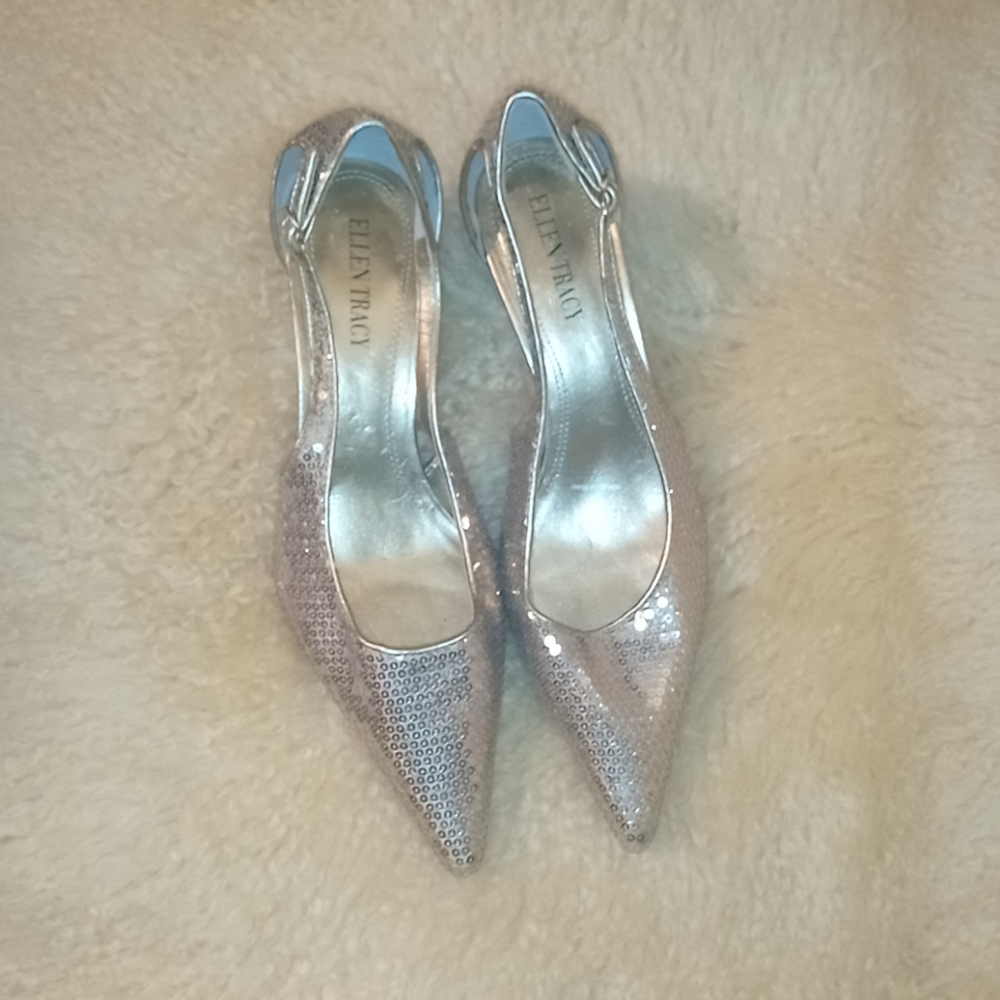 ELLEN TRACY gold  woman shoes size 7m